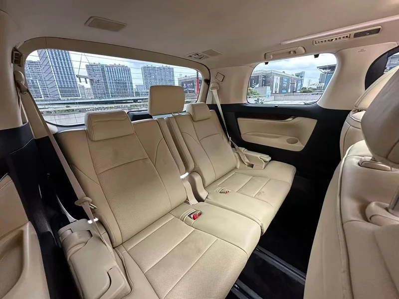 Toyota Alphard — фото 12