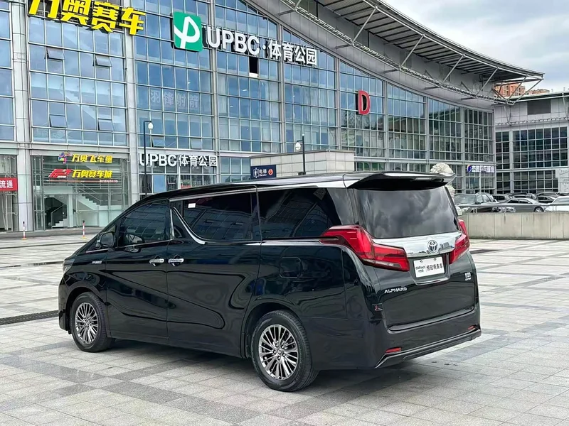 Toyota Alphard — фото 4