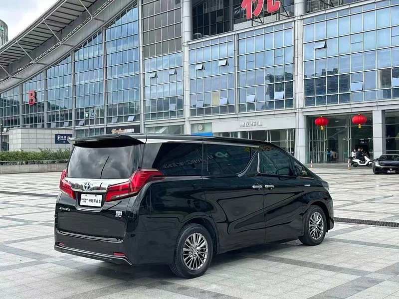 Toyota Alphard — фото 6