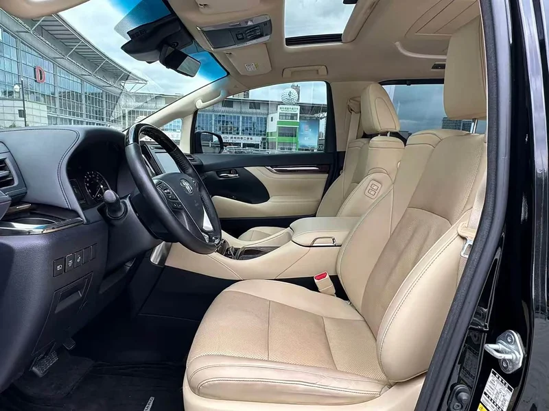 Toyota Alphard — фото 7