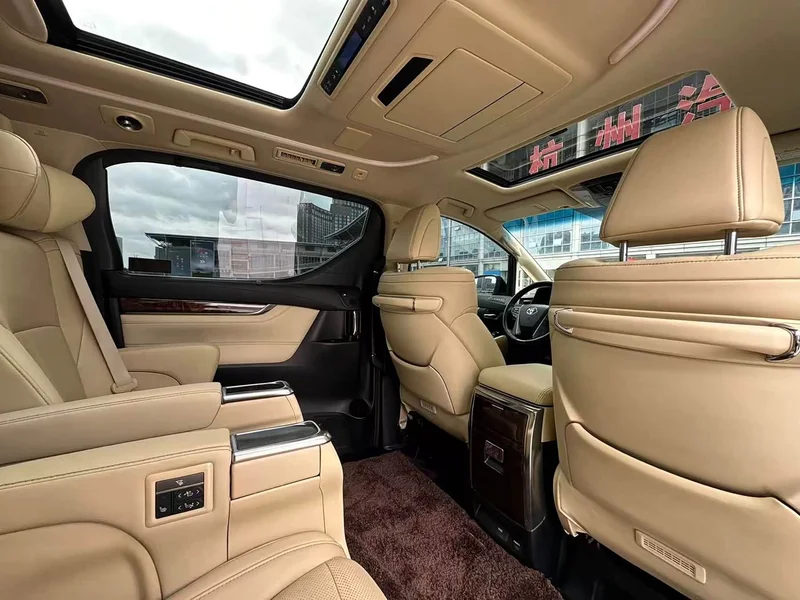 Toyota Alphard — фото 8