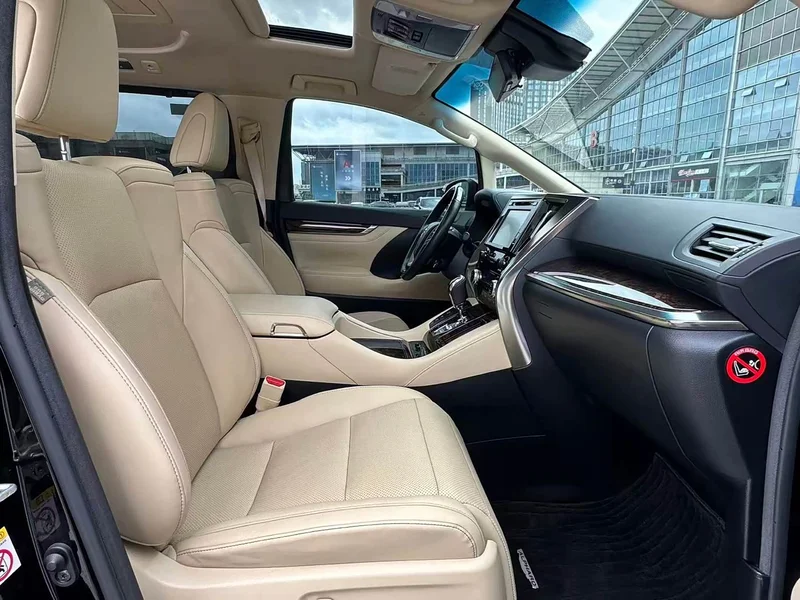 Toyota Alphard — фото 9