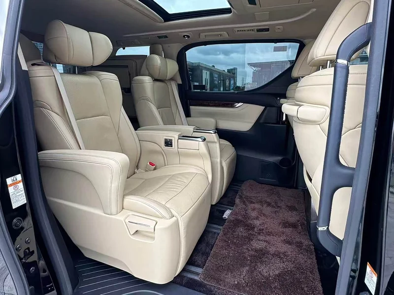 Toyota Alphard — фото 10