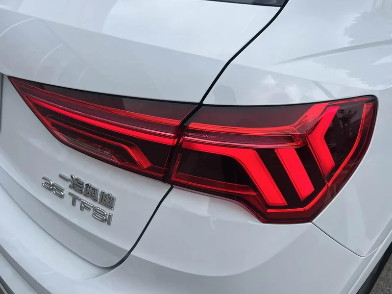 Audi Q3 — фото 12