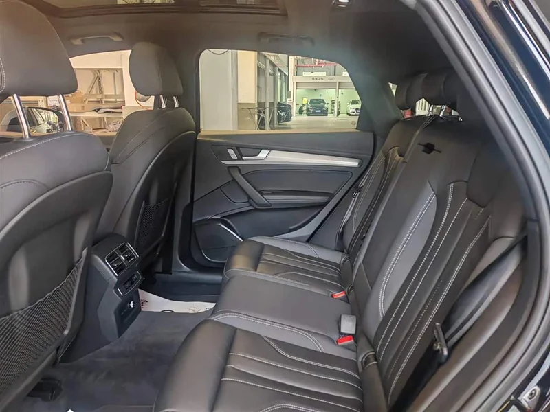Audi Q5L Sportback — фото 11