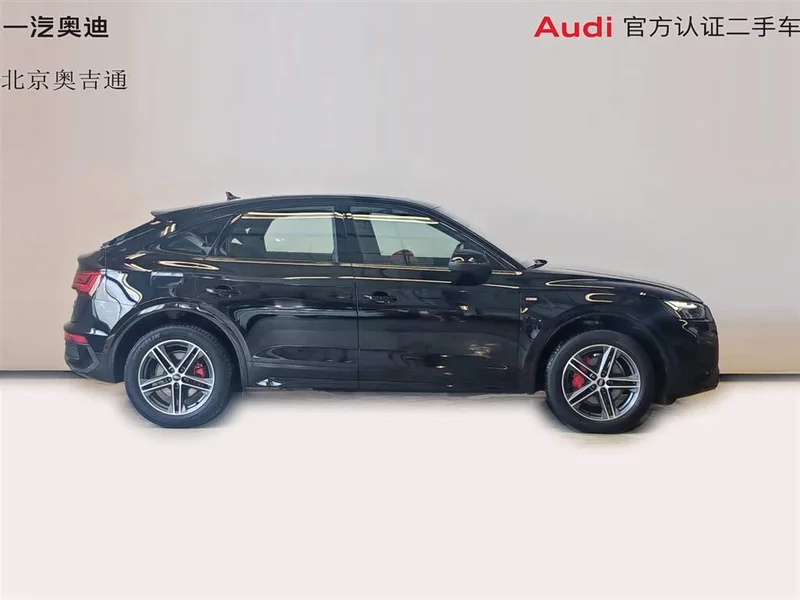 Audi Q5L Sportback — фото 4