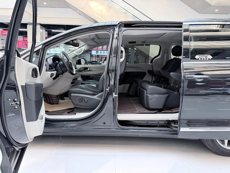 Jeep Grand Voyager Imported — фото 10