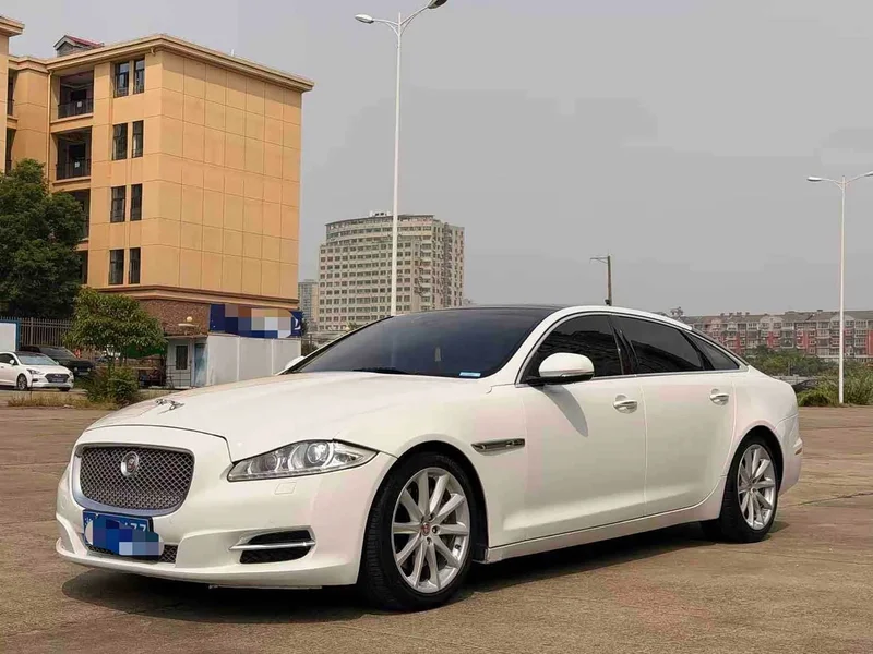 Jaguar XJ — фото 1