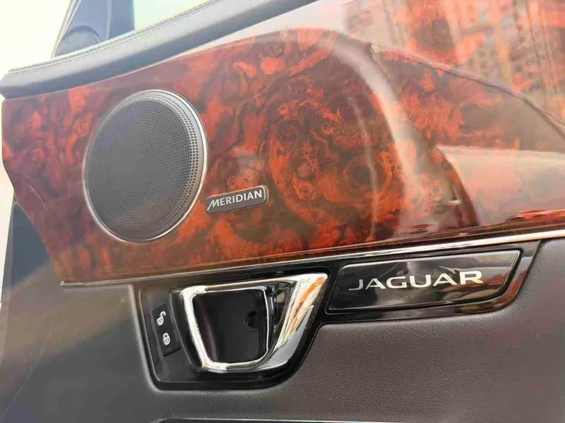 Jaguar XJ — фото 18