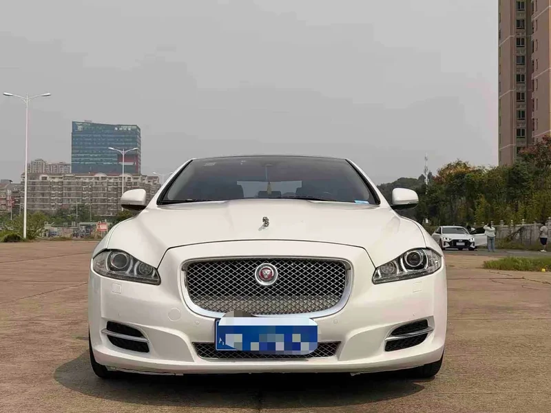 Jaguar XJ — фото 2