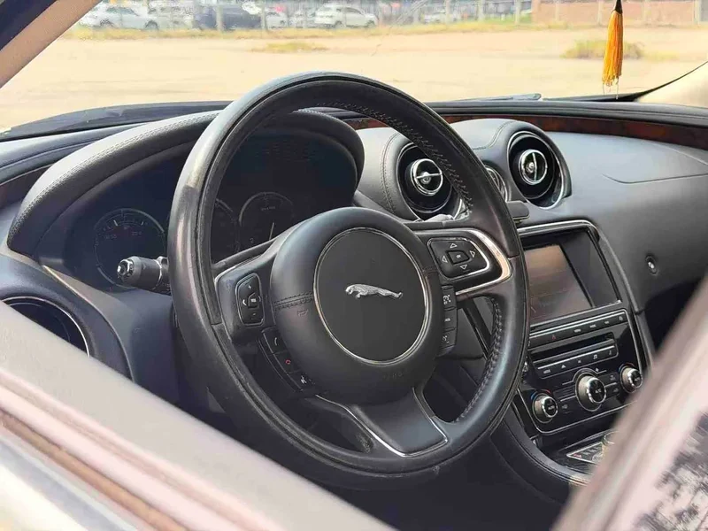 Jaguar XJ — фото 22
