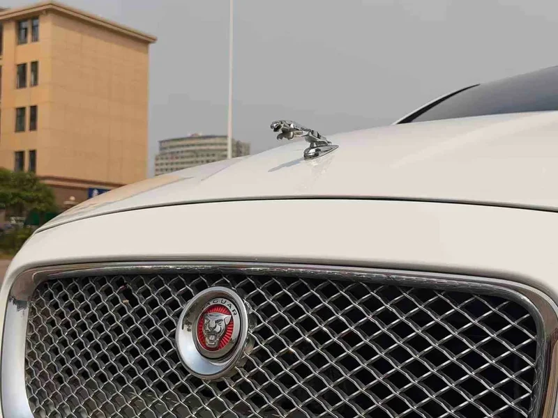 Jaguar XJ — фото 26