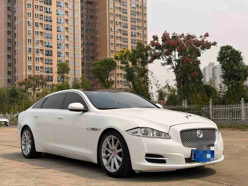 Jaguar XJ — фото 3