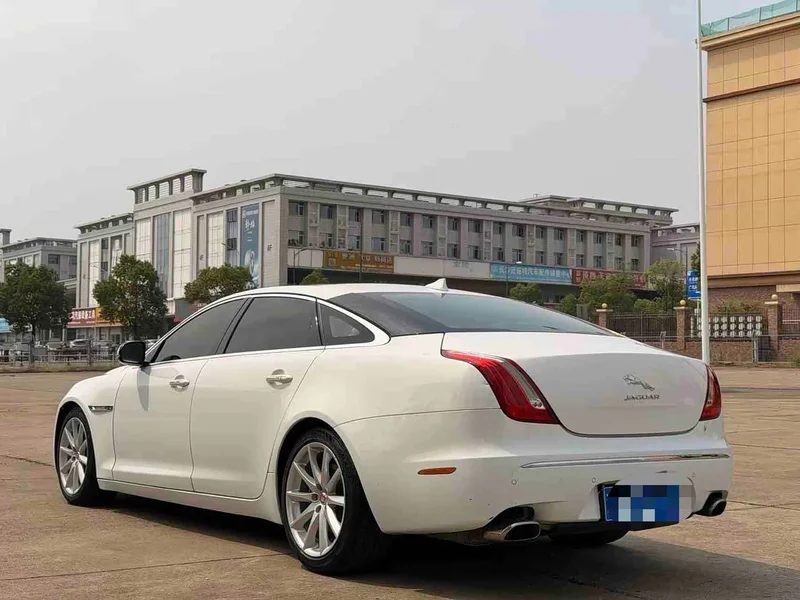 Jaguar XJ — фото 5