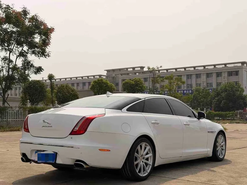 Jaguar XJ — фото 6