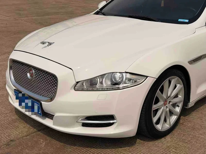 Jaguar XJ — фото 7