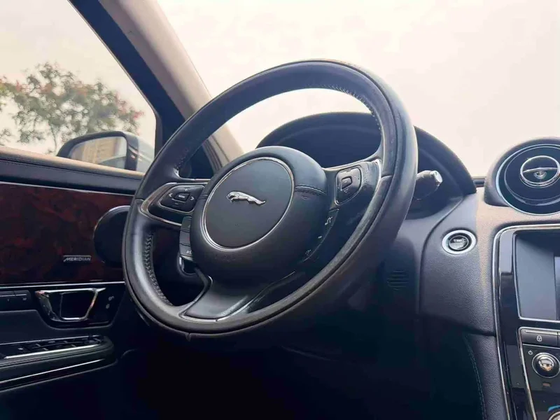 Jaguar XJ — фото 8
