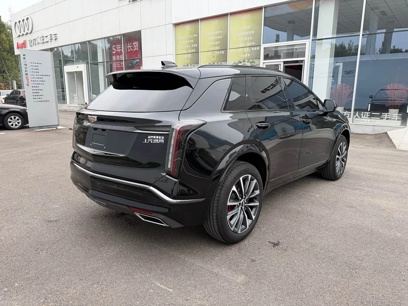 Cadillac XT5 — фото 15