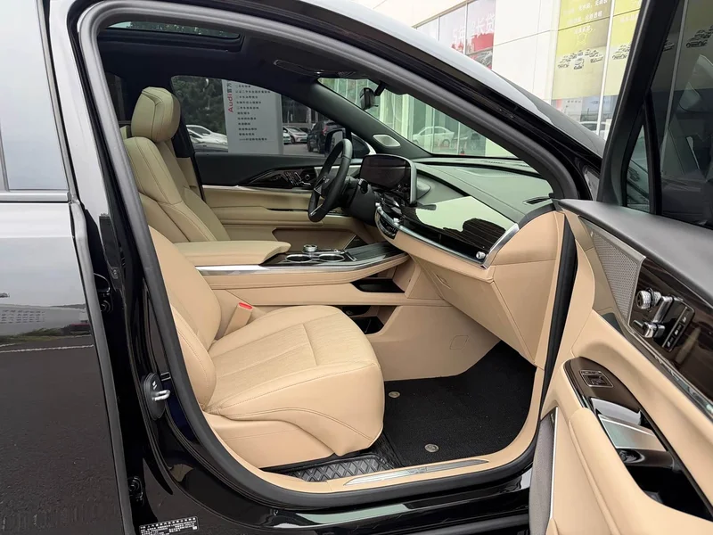 Cadillac XT5 — фото 19