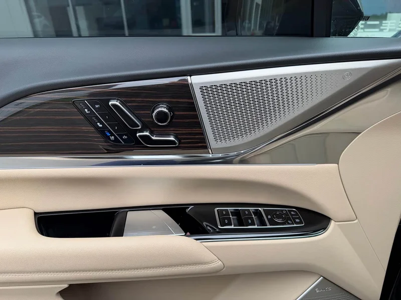Cadillac XT5 — фото 6
