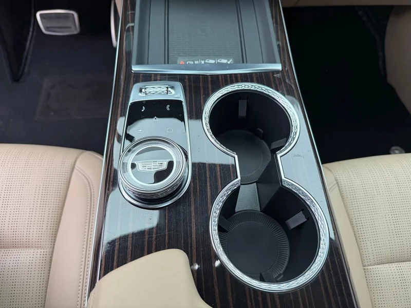 Cadillac XT5 — фото 10