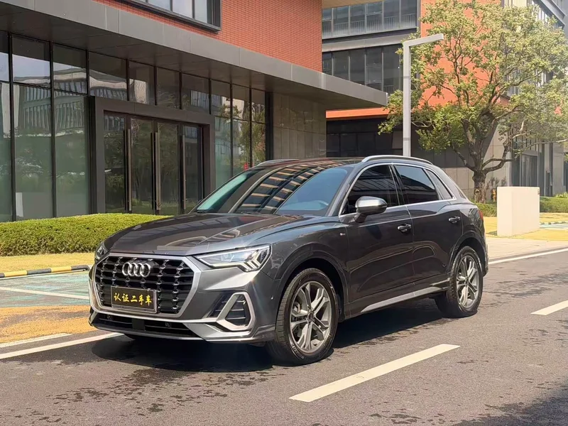 Audi Q3 — фото 1