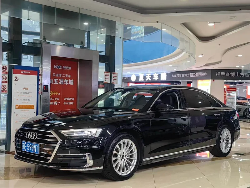 Audi A8 — фото 1