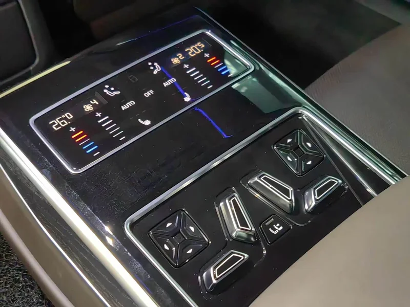 Audi A8 — фото 6
