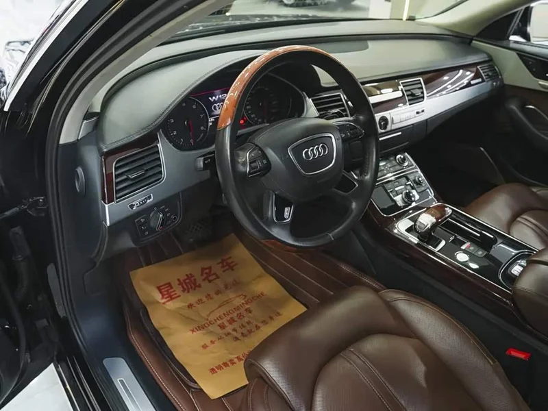 Audi A8 — фото 3