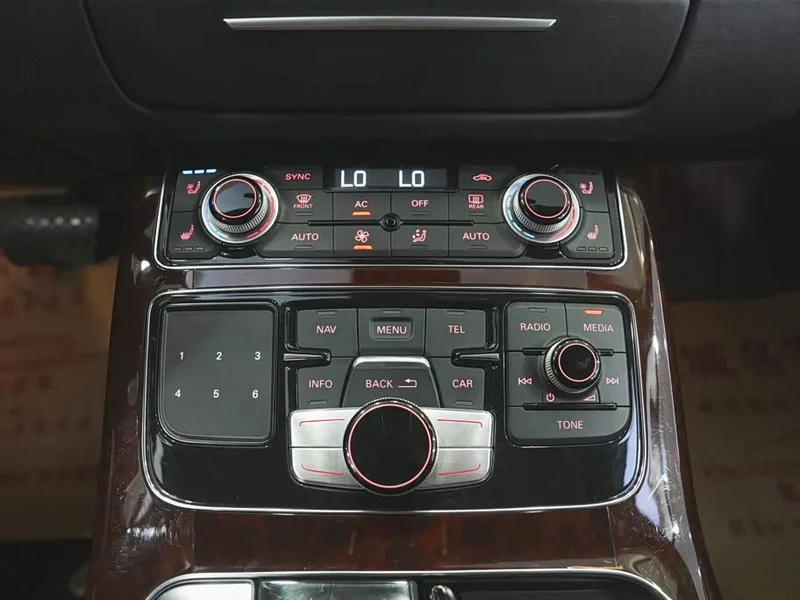 Audi A8 — фото 10