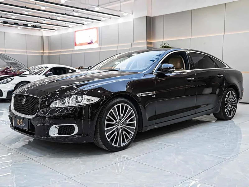 Jaguar XJ — фото 1