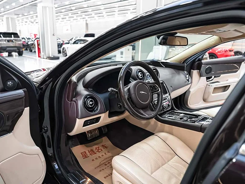Jaguar XJ — фото 4