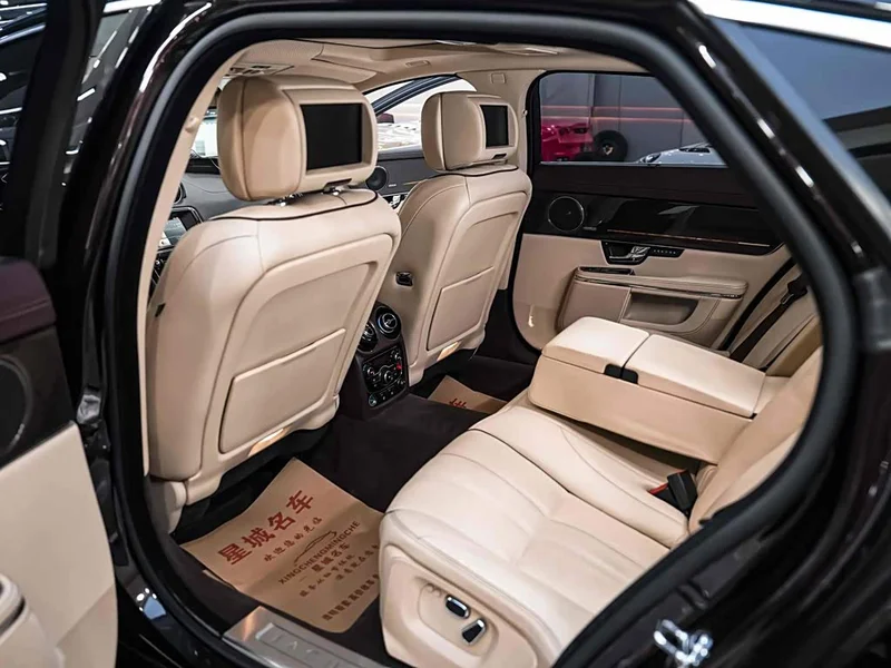 Jaguar XJ — фото 6