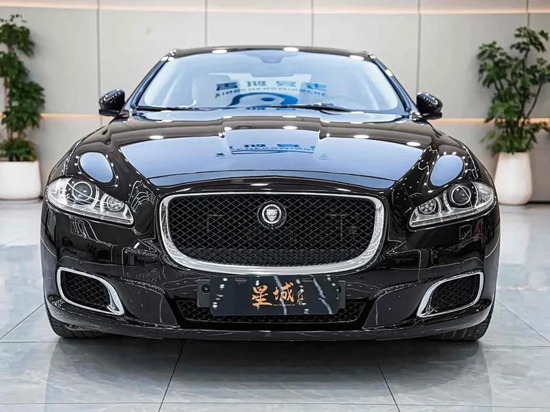 Jaguar XJ — фото 10
