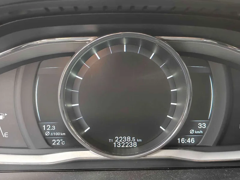 Volvo XC60 — фото 9