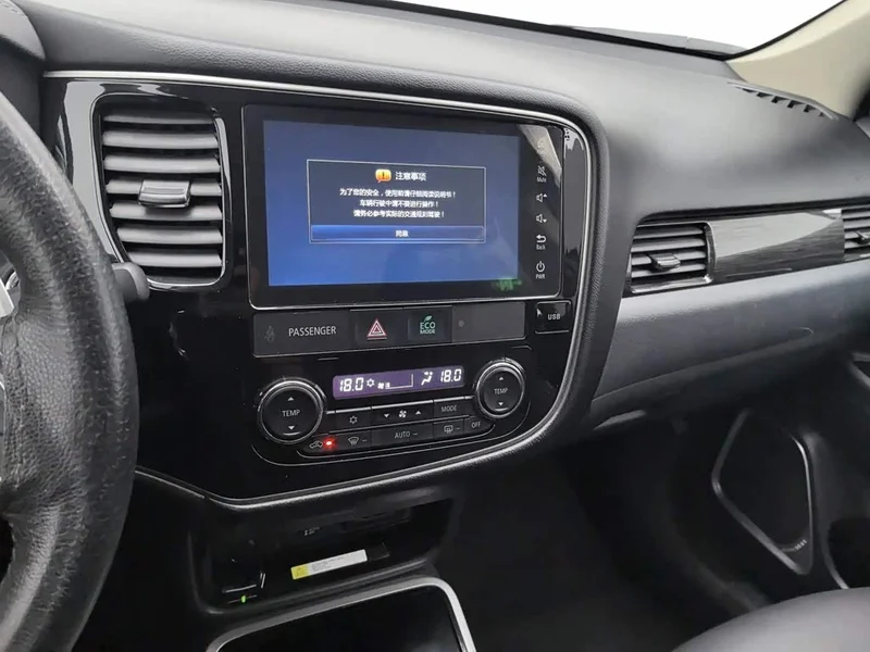 Mitsubishi Outlander — фото 12