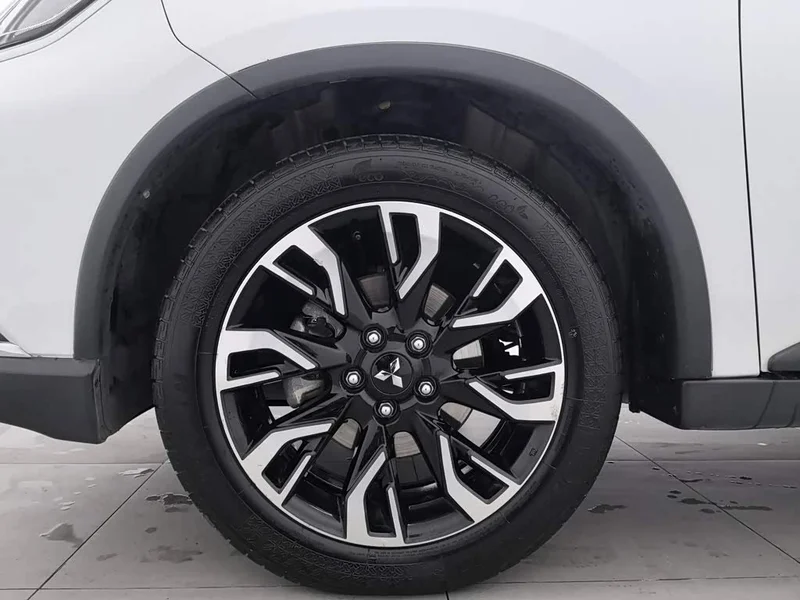 Mitsubishi Outlander — фото 17