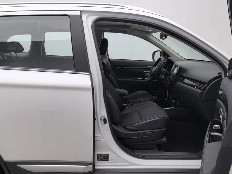 Mitsubishi Outlander — фото 23
