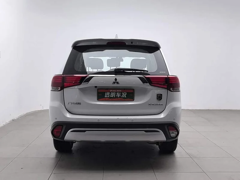 Mitsubishi Outlander — фото 4