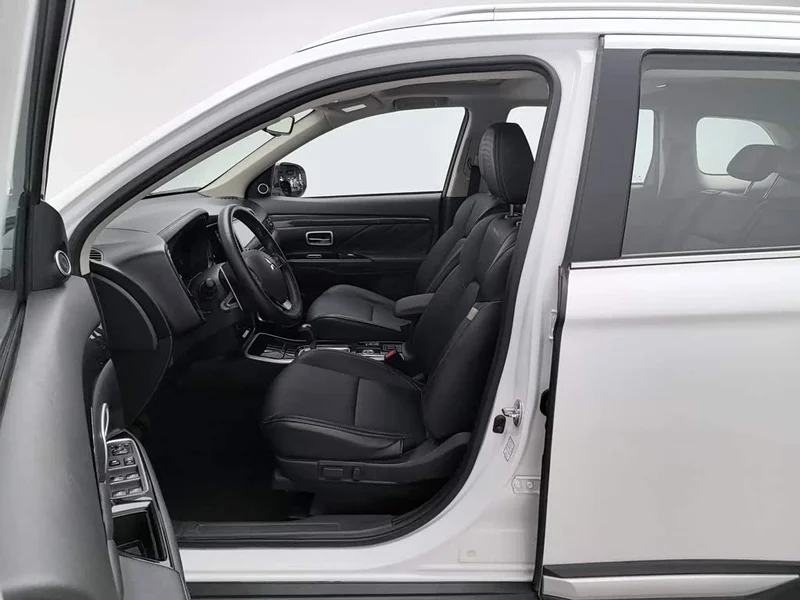 Mitsubishi Outlander — фото 10
