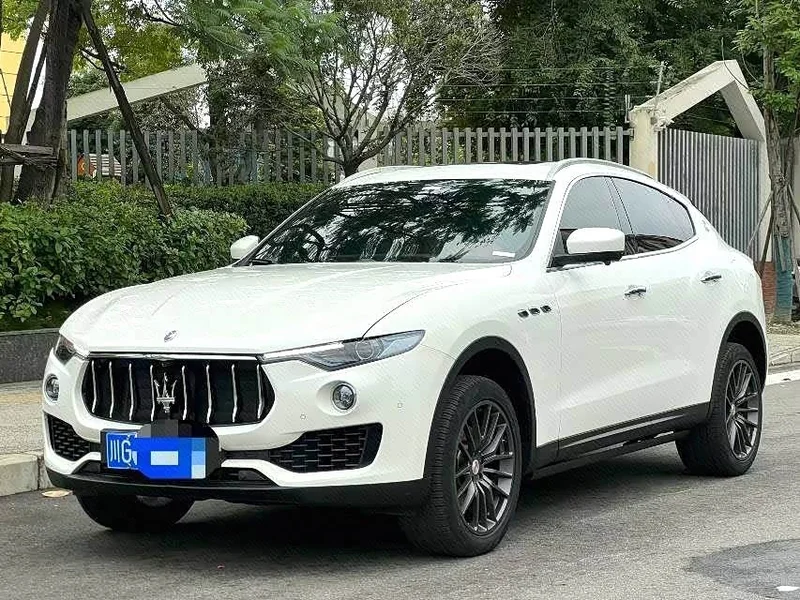 Maserati Levante — фото 1