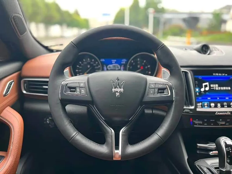 Maserati Levante — фото 4