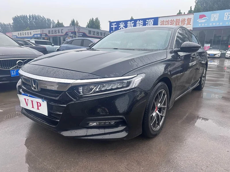 Honda Accord — фото 1