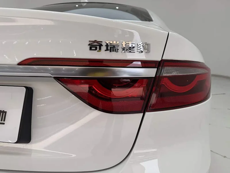 Jaguar XFL — фото 10