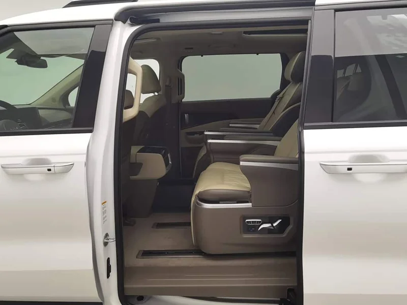 Kia Carnival — фото 15