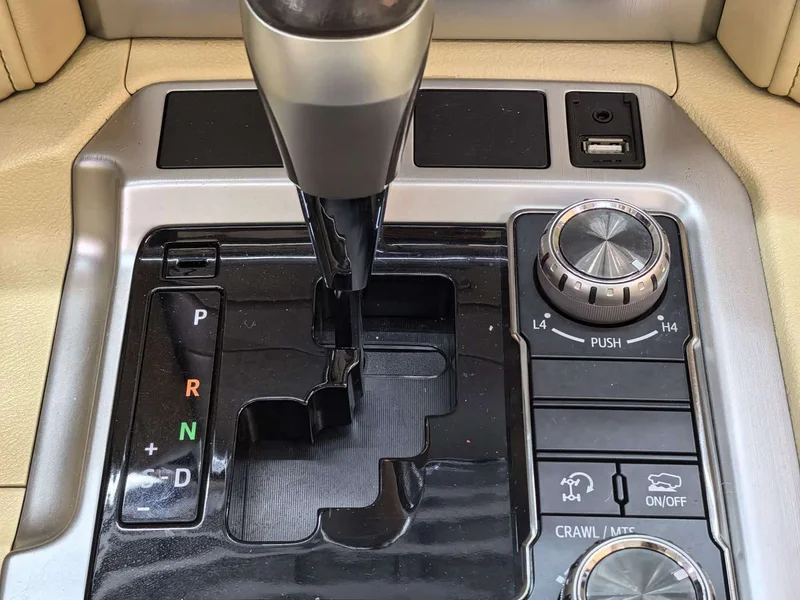 Toyota Land Cruiser (Imported) — фото 20