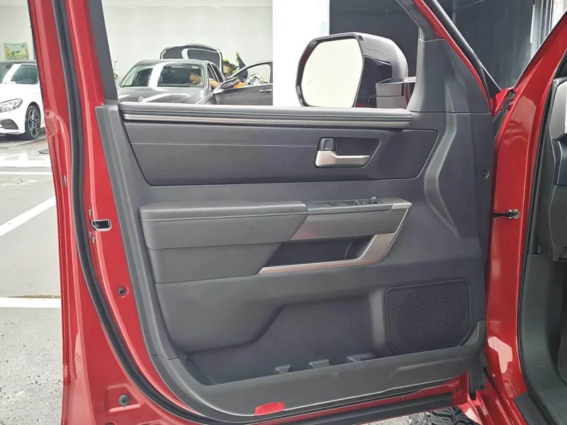 Toyota Tundra — фото 13
