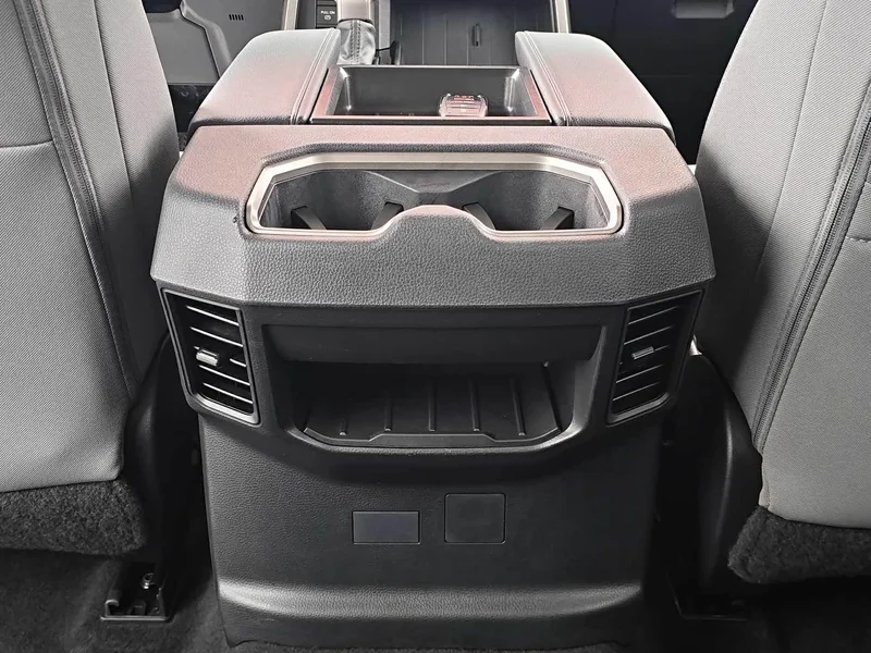 Toyota Tundra — фото 10