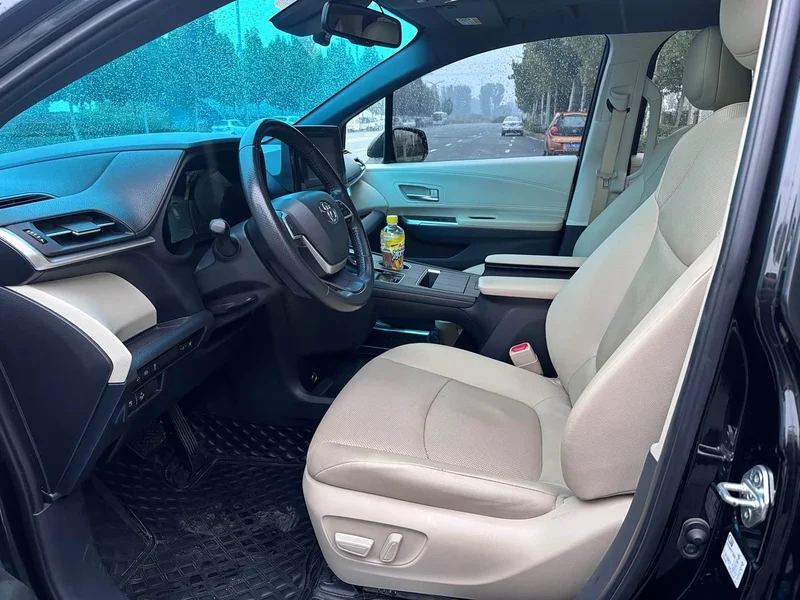 Toyota Sienna — фото 4