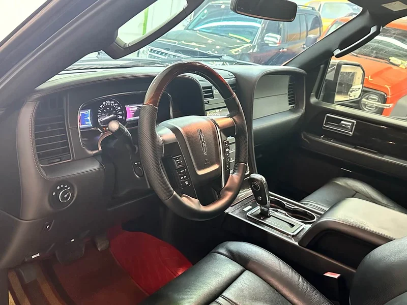 Lincoln Navigator — фото 11